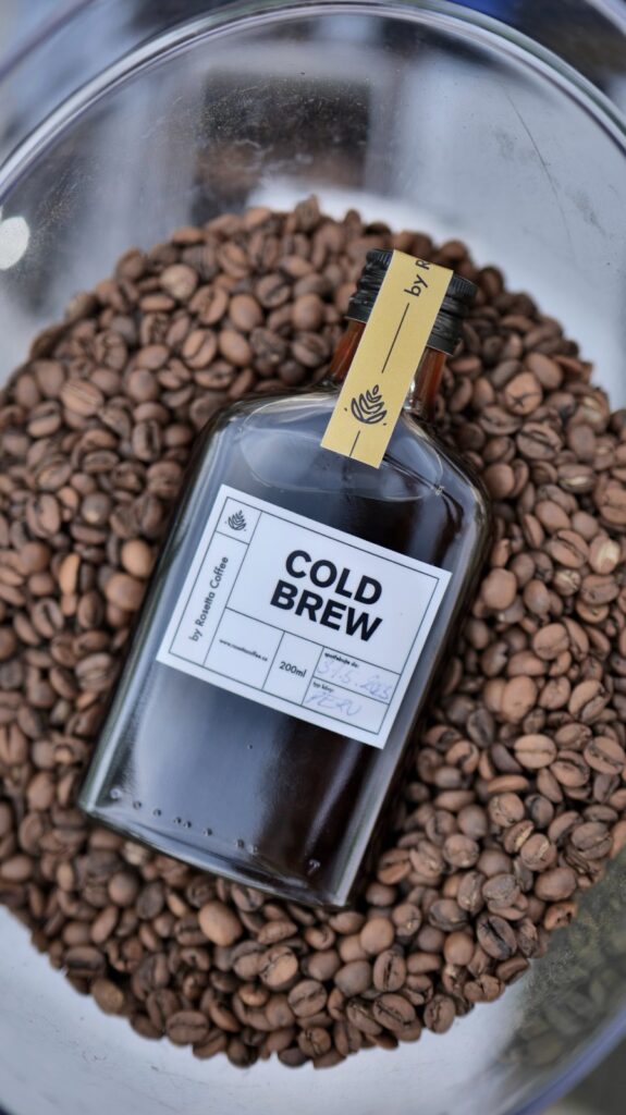 Čerstvé cold brew od Rosetta Coffee.